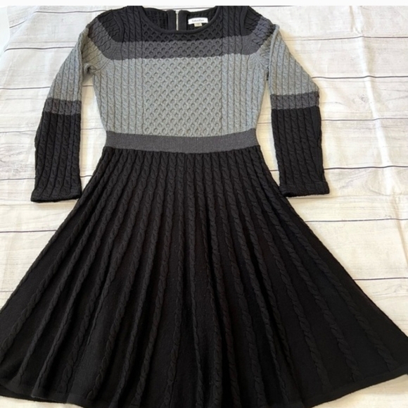 Calvin KLEIN SWEATER DRESS SIZE SMALL - Picture 4 of 4